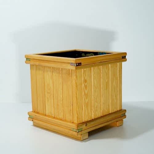 Sade Ayaklı Küçük Kare Saksı