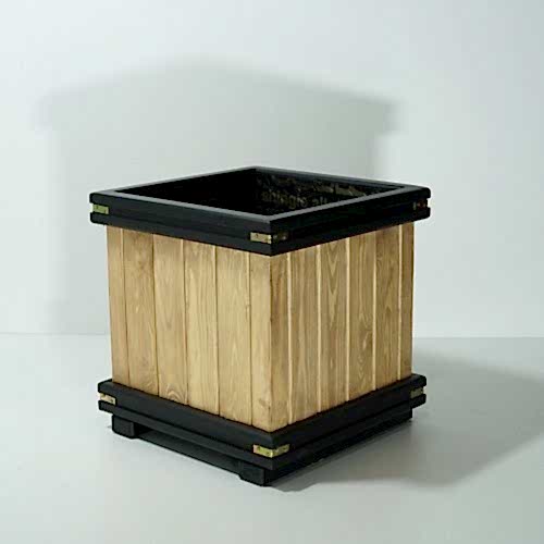 Sade Siyah Ayaksız Kare Saksı